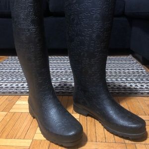 UGG boots like new ! Size 6